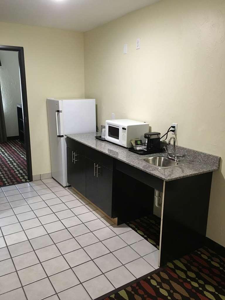 Best Western Greentree Inn & Suites Moore Habitación foto