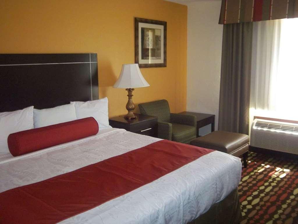 Best Western Greentree Inn & Suites Moore Habitación foto