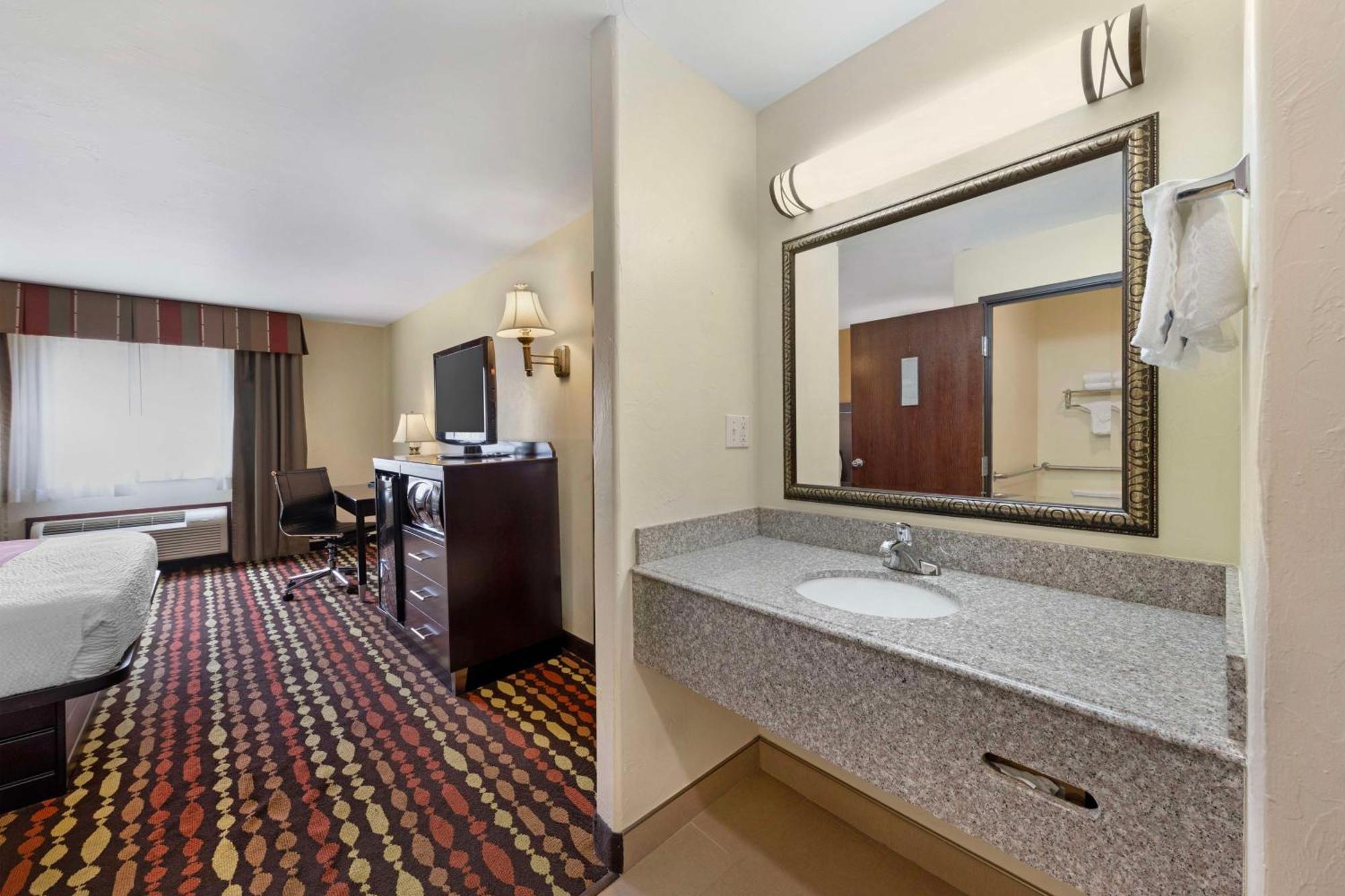 Best Western Greentree Inn & Suites Moore Exterior foto