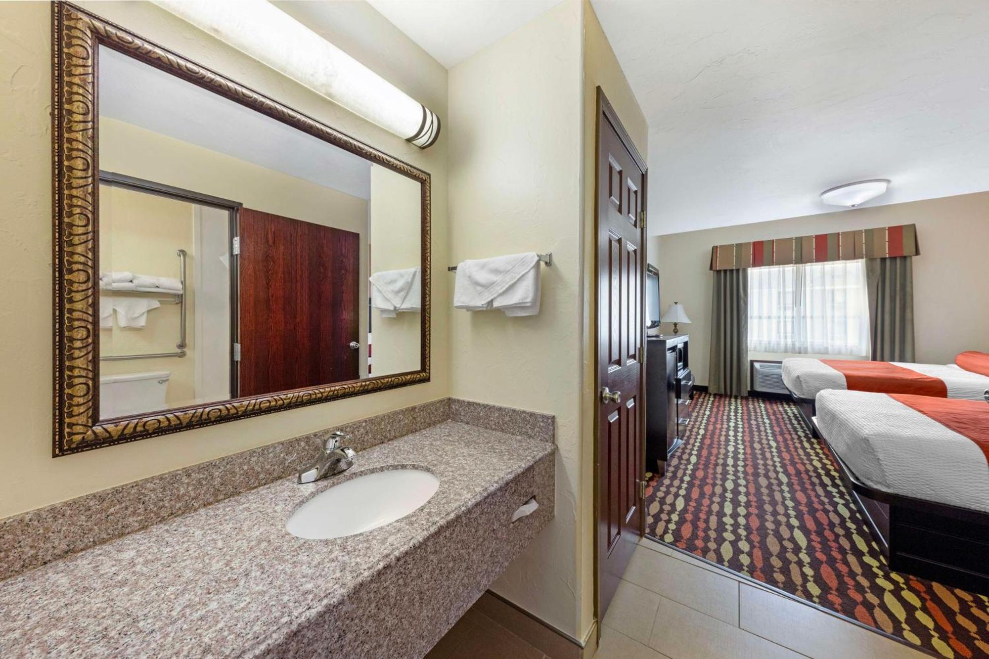 Best Western Greentree Inn & Suites Moore Exterior foto