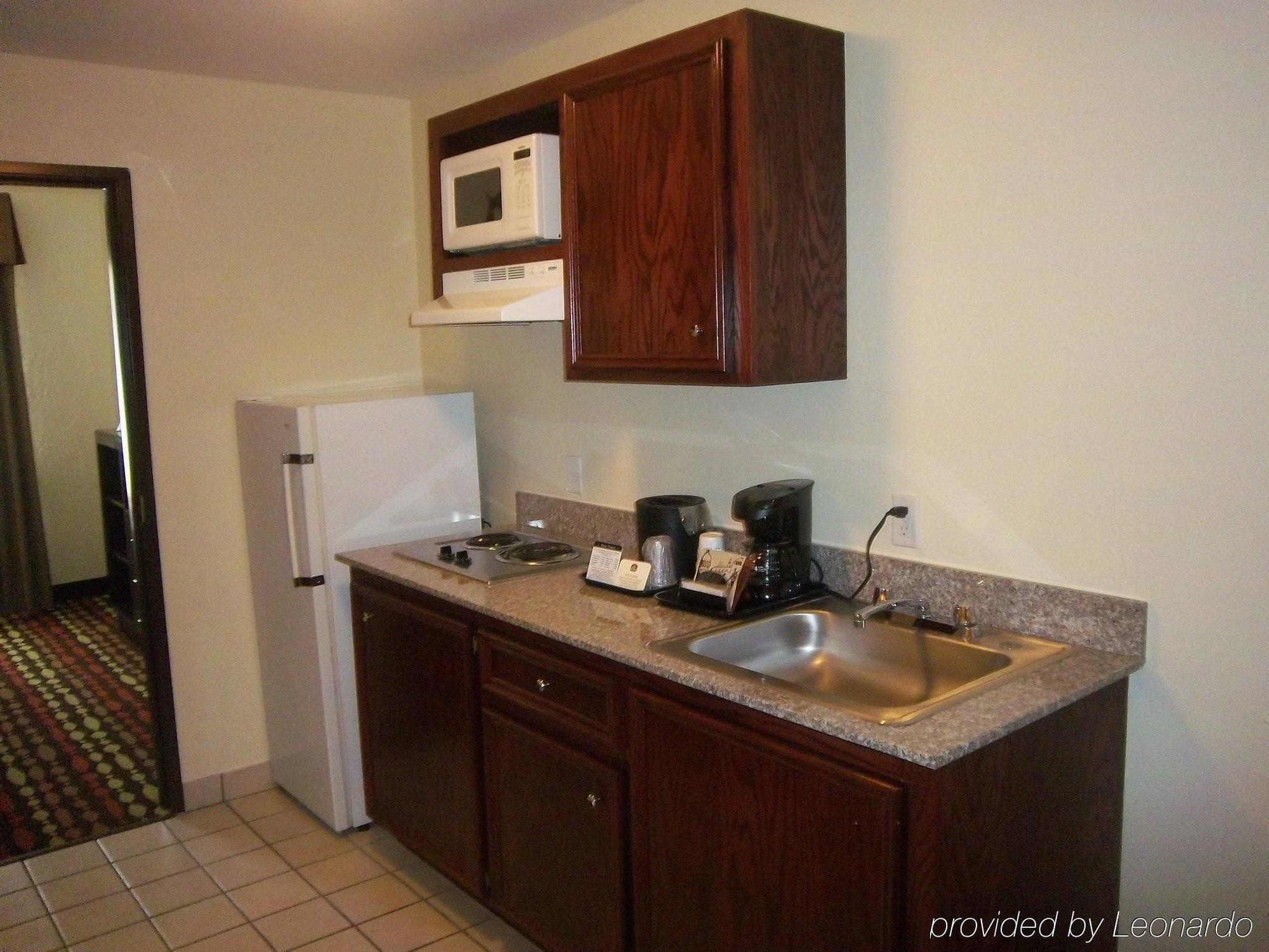 Best Western Greentree Inn & Suites Moore Habitación foto